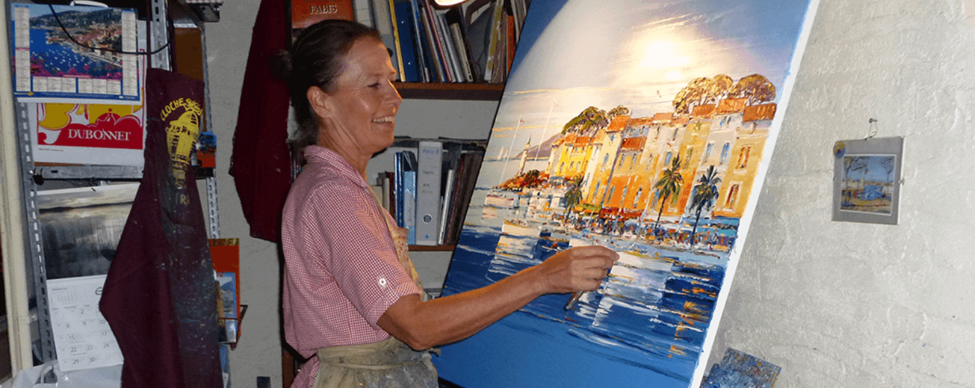 Liisa corbière qui peint une peinture de paysages